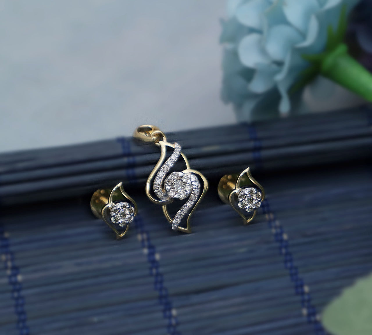 Diamond Pendant Sets – The Maharaja Jewellers